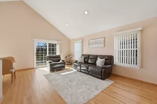 1304 Christine Ct, Vernon Hills, IL 60061 - Photo 7