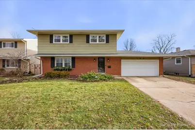 152 Walnut Drive, Saint Charles, IL 60174 - Photo 1