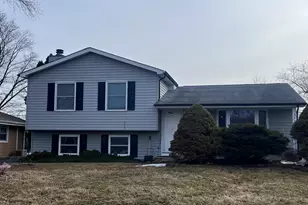 37227 N Hillside Dr, Lake Villa, IL 60046 - Photo 1