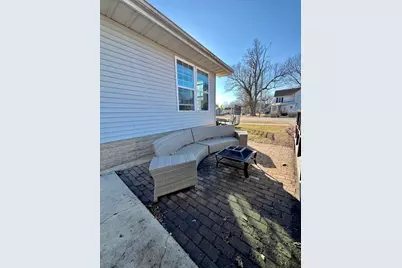 314 W Cherokee Avenue, Shabbona, IL 60550 - Photo 7