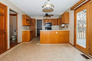 2112 Parker Ave, Bloomington, IL 61701 - Photo 9