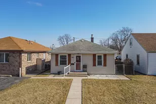 284 N Clinton Ave, Bradley, IL 60915 - Photo 3