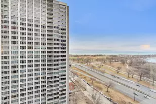4250 N Marine Dr, Chicago, IL 60613 - Photo 17