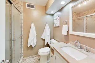 4250 N Marine Dr, Chicago, IL 60613 - Photo 15