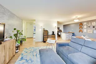 4250 N Marine Dr, Chicago, IL 60613 - Photo 5