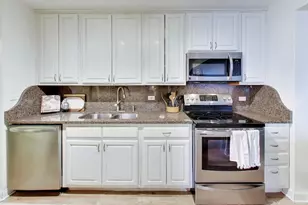 4250 N Marine Dr, Chicago, IL 60613 - Photo 7