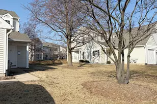 2611 Cedar Glade Dr, Naperville, IL 60564 - Photo 3