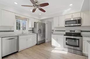 321 Bittersweet Ct, Schaumburg, IL 60193 - Photo 15