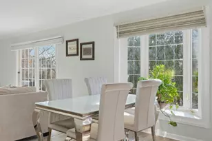 321 Bittersweet Ct, Schaumburg, IL 60193 - Photo 11