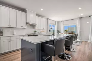 245 Goldenrod Dr, Sugar Grove, IL 60554 - Photo 5