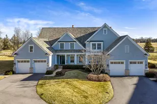 563 Greenway Dr, Lake Forest, IL 60045 - Photo 1