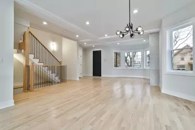 3727 W Sunnyside Avenue, Chicago, IL 60625 - Photo 3