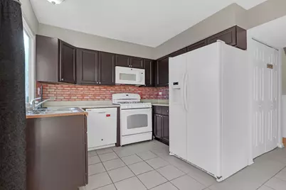 2051 Kettering Road, Hoffman Estates, IL 60169 - Photo 13