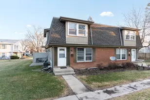 703 Shaw Ct, Schaumburg, IL 60194 - Photo 1