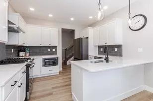 401 B Jenny Ln, Heyworth, IL 61745 - Photo 3