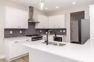 401 B Jenny Ln, Heyworth, IL 61745 - Photo 5