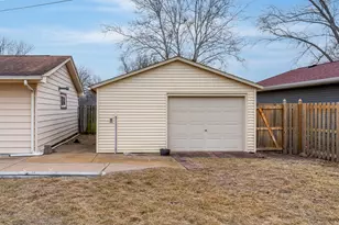 4905 50th St, Moline, IL 61265 - Photo 5