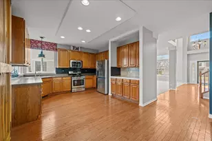 1635 Rosehall Ln, Elgin, IL 60123 - Photo 9