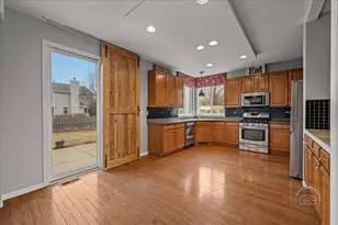 1635 Rosehall Ln, Elgin, IL 60123 - Photo 7