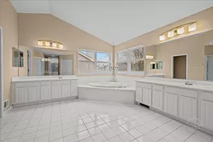 1635 Rosehall Ln, Elgin, IL 60123 - Photo 19