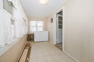 220 N Locust St, Wapella, IL 61777 - Photo 3