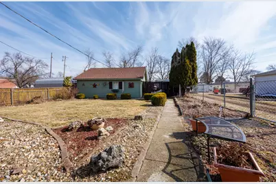 220 N Locust Street, Wapella, IL 61777 - Photo 25