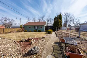 220 N Locust St, Wapella, IL 61777 - Photo 25