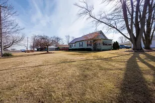 220 N Locust St, Wapella, IL 61777 - Photo 31