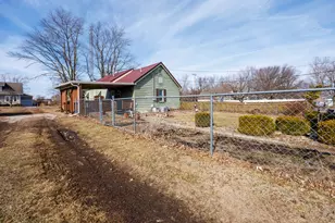 220 N Locust St, Wapella, IL 61777 - Photo 33