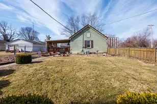 220 N Locust St, Wapella, IL 61777 - Photo 27