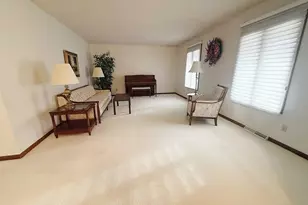 300 Fieldstone Ln, Dixon, IL 61021 - Photo 3