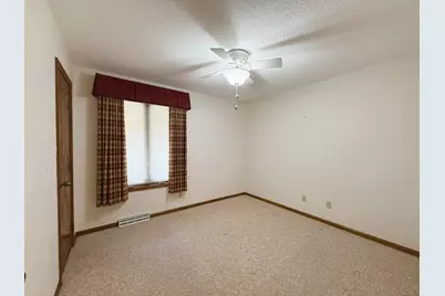 300 Fieldstone Lane, Dixon, IL 61021 - Photo 15