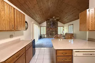 300 Fieldstone Ln, Dixon, IL 61021 - Photo 7