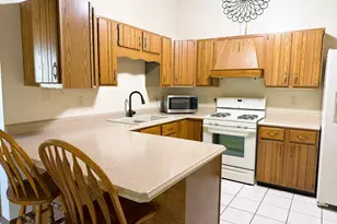 300 Fieldstone Ln, Dixon, IL 61021 - Photo 5