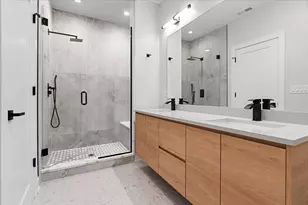 3653 W Barry Ave, Chicago, IL 60618 - Photo 7