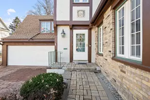 215 W Prospect St, Kewanee, IL 61443 - Photo 3