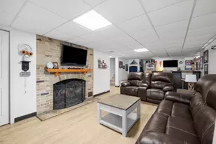 215 W Prospect St, Kewanee, IL 61443 - Photo 43