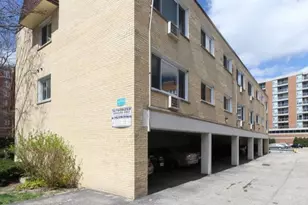 677 S River Rd, Des Plaines, IL 60016 - Photo 15