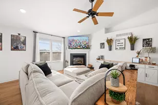 1102 Oxford Cir, Sycamore, IL 60178 - Photo 11