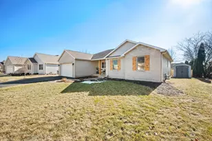 1102 Oxford Cir, Sycamore, IL 60178 - Photo 3