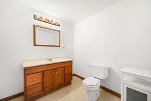 1102 Oxford Cir, Sycamore, IL 60178 - Photo 29