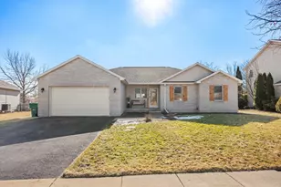 1102 Oxford Cir, Sycamore, IL 60178 - Photo 1