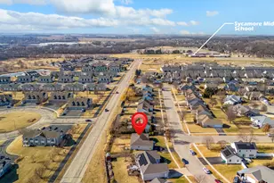 1102 Oxford Cir, Sycamore, IL 60178 - Photo 7