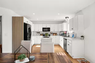 1102 Oxford Cir, Sycamore, IL 60178 - Photo 13