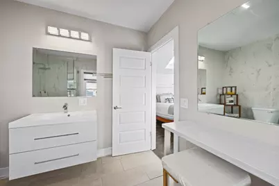 5711 N Karlov Avenue N, Chicago, IL 60646 - Photo 17