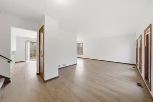 831 Violet Ln, Matteson, IL 60443 - Photo 3