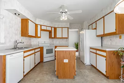 319 W Streamwood Boulevard, Streamwood, IL 60107 - Photo 9