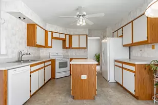 319 W Streamwood Blvd, Streamwood, IL 60107 - Photo 9