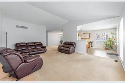 319 W Streamwood Boulevard, Streamwood, IL 60107 - Photo 7