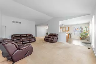 319 W Streamwood Blvd, Streamwood, IL 60107 - Photo 7